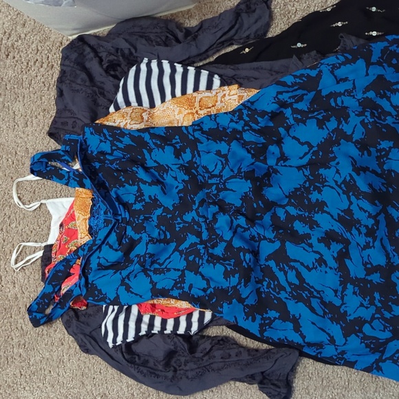 DONATED EACH FP/NASTY GAL/UO/BILLABONG LOT - Picture 12 of 16